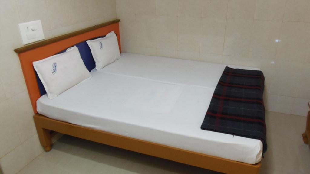 Kvr Deluxe Residency Tirupati Ruang foto