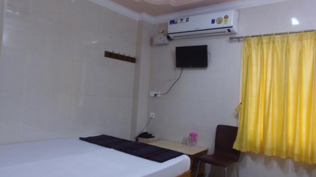 Kvr Deluxe Residency Tirupati Ruang foto